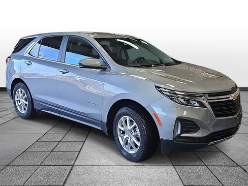 Used 2024 Chevrolet Equinox LT image 3