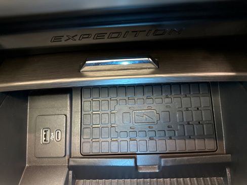 Used 2024 Ford Expedition Max Limited image 18