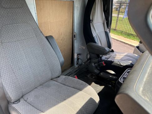 Used 2017 Chevrolet Express 3500 RWD image 18
