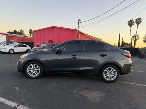 Used 2017 Toyota Yaris iA image 4