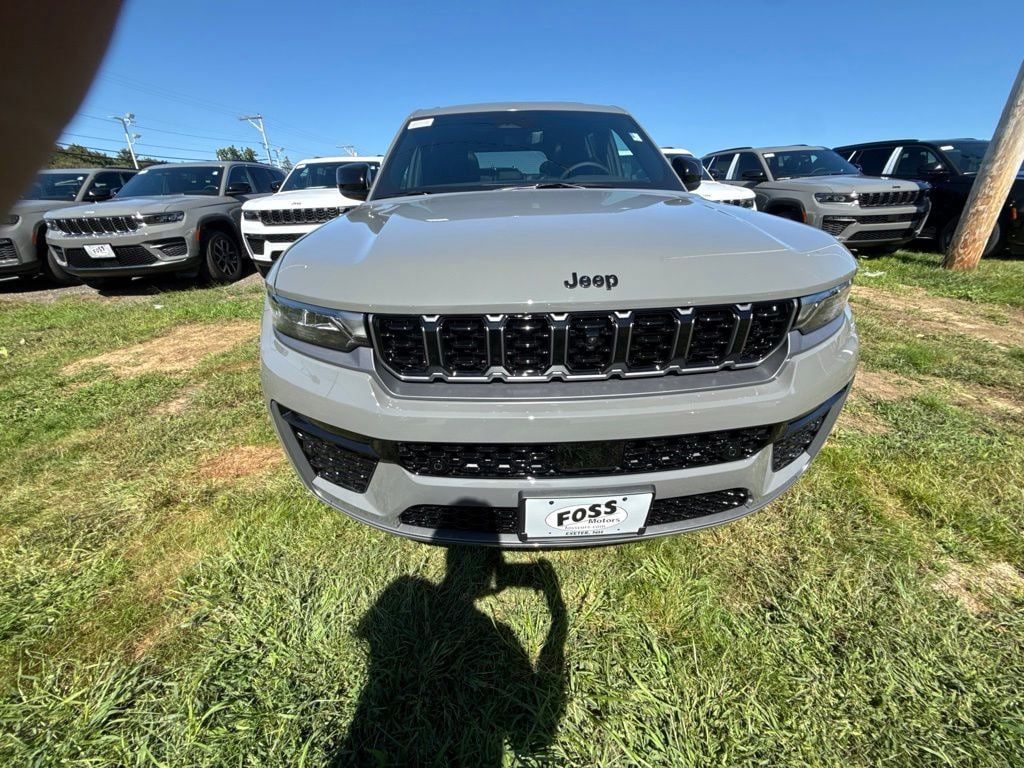 New 2027 Jeep Grand Cherokee Limited AWD/4WD image 8