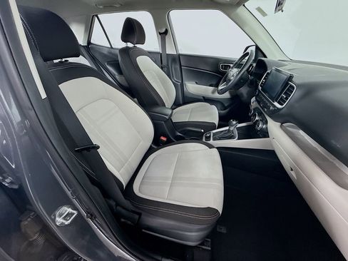 Used 2024 Hyundai Venue SEL image 18