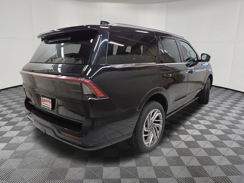 Used 2025 Lincoln Navigator Reserve AWD/4WD image 4