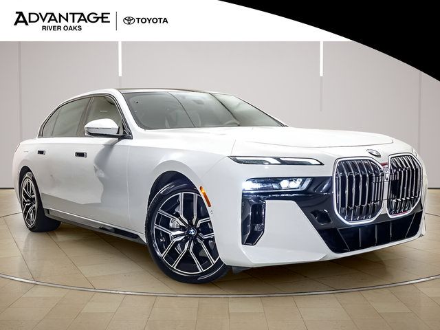 Used 2023 BMW 760i xDrive AWD/4WD image 2