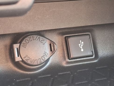 Used 2021 Toyota RAV4 LE w/ Carpet Mat Package (TMS) AWD/4WD image 25