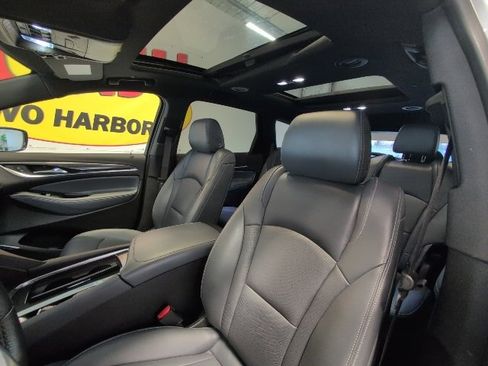 Used 2023 Buick Enclave Essence image 27