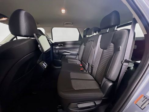 Used 2025 Kia Sorento LX image 24