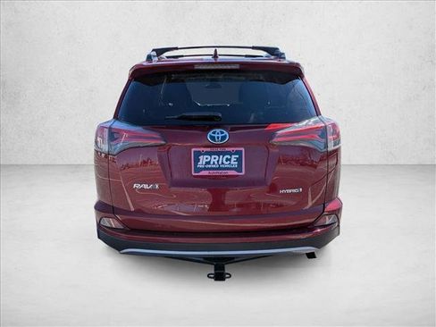 Used 2018 Toyota RAV4 LE image 6