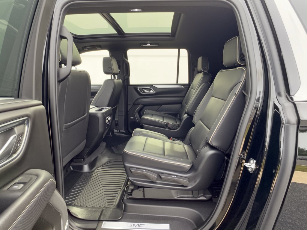 Used 2023 GMC Yukon XL SLT w/ SLT Luxury Package AWD/4WD image 25