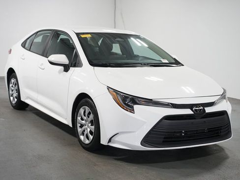 Certified 2023 Toyota Corolla LE image 3