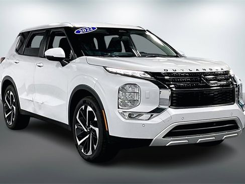 Used 2022 Mitsubishi Outlander SE image 1