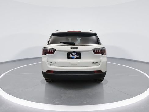 Used 2024 Jeep Compass Latitude image 7