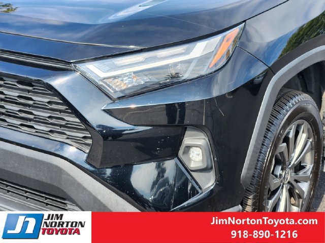 Used 2022 Toyota RAV4 XLE Premium AWD/4WD image 11