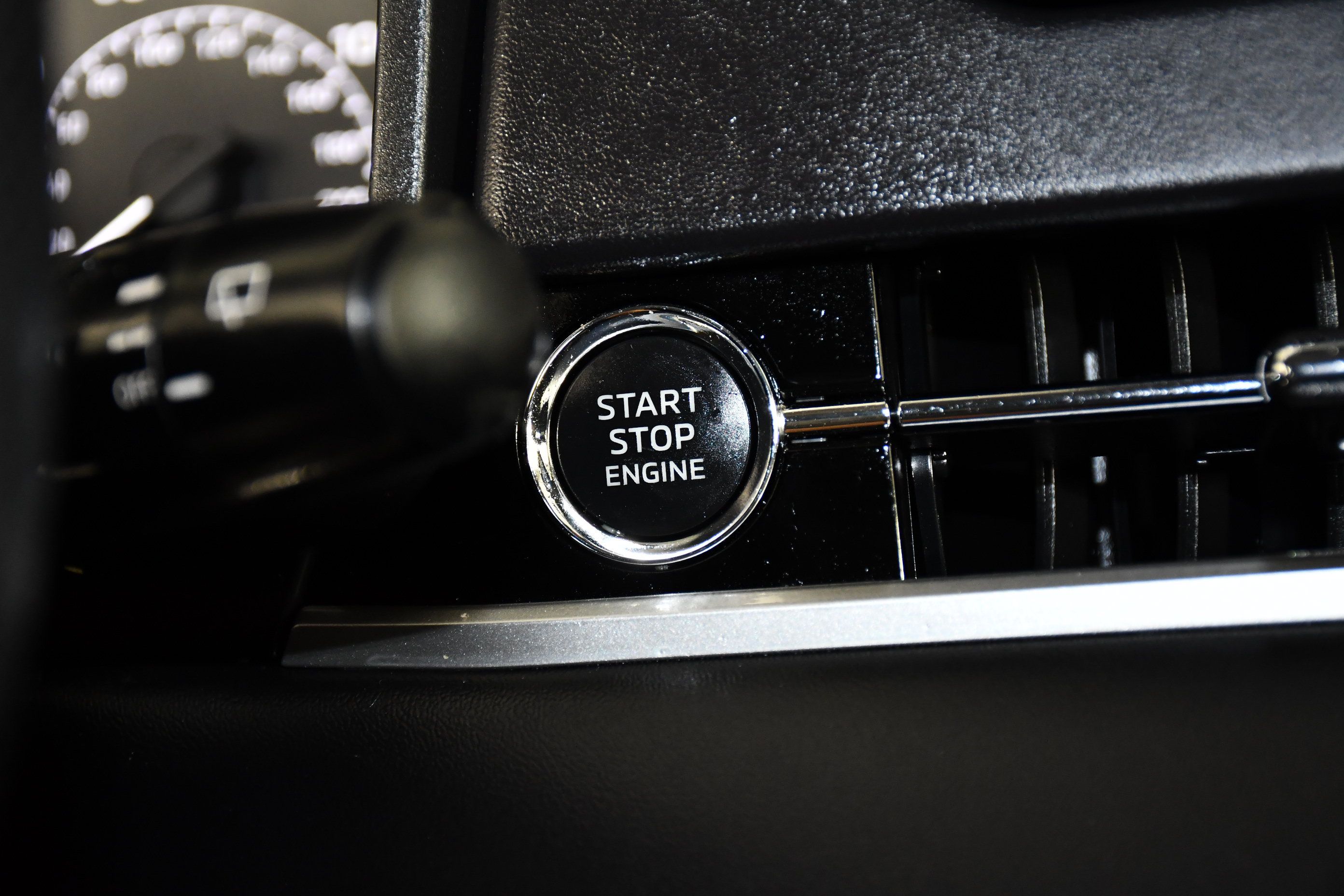 Used 2024 Mitsubishi Outlander SE AWD/4WD image 23
