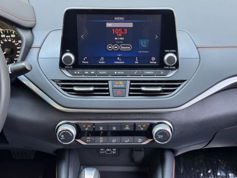 Used 2022 Nissan Altima 2.5 SR w/ Midnight Edition Package FWD image 22