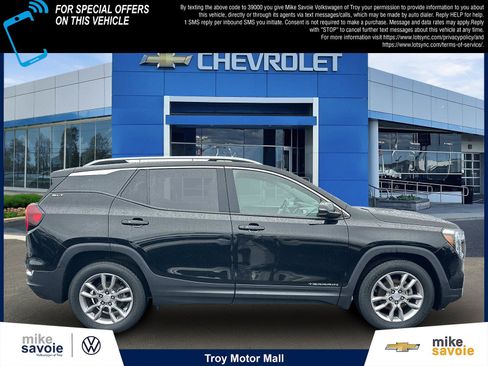Certified 2022 GMC Terrain SLT FWD image 2