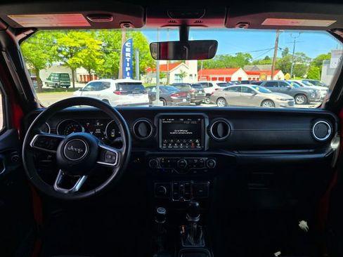 Used 2023 Jeep Wrangler Unlimited Sahara w/ Cold Weather Group AWD/4WD image 3