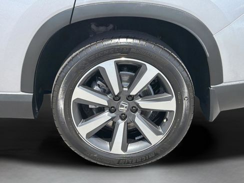 Certified 2024 Honda Pilot Touring image 34