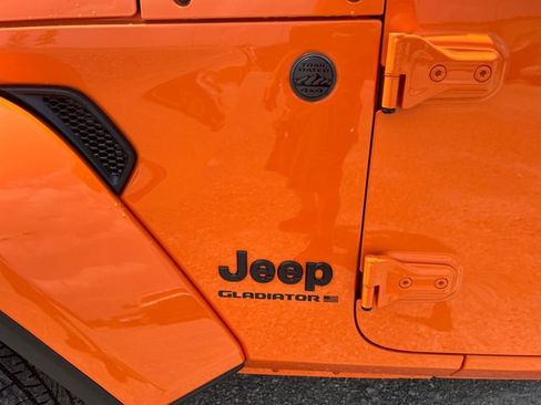 New 2025 Jeep Gladiator Sport image 42