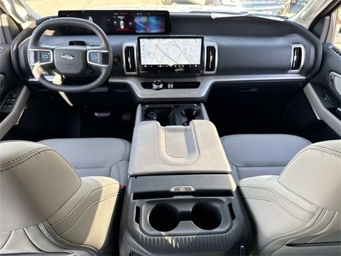 New 2025 Ford Expedition Active image 21