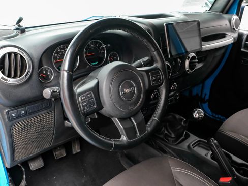 Used 2017 Jeep Wrangler Unlimited Rubicon w/ Connectivity Group AWD/4WD image 2