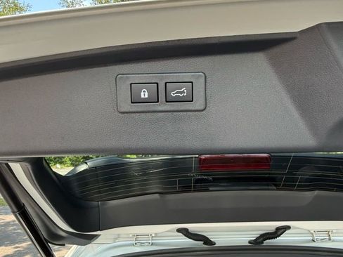 Used 2025 Subaru Outback Limited w/ Popular Package #2 AWD/4WD image 13