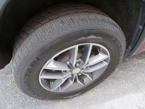 Used 2017 Jeep Grand Cherokee Limited RWD image 12