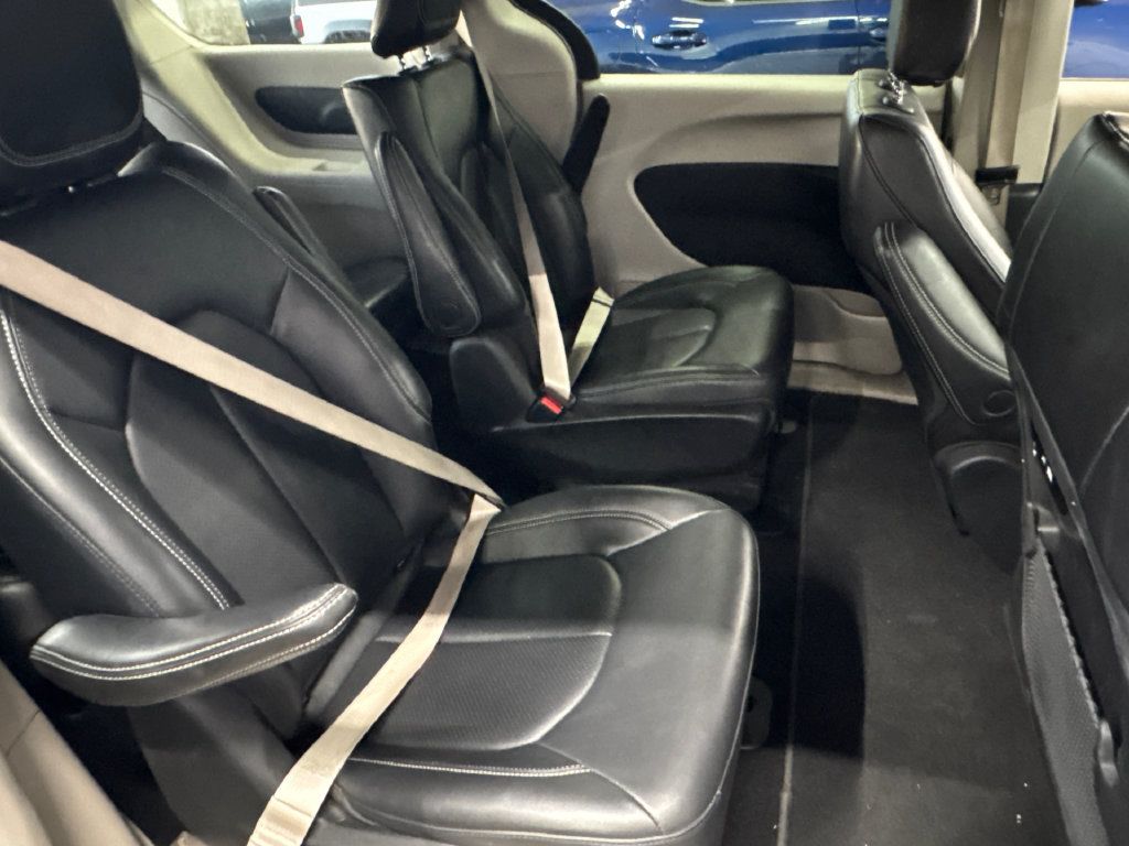 Used 2024 Chrysler Pacifica Limited FWD image 5