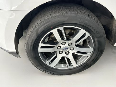 Used 2023 Ford Expedition Limited image 11