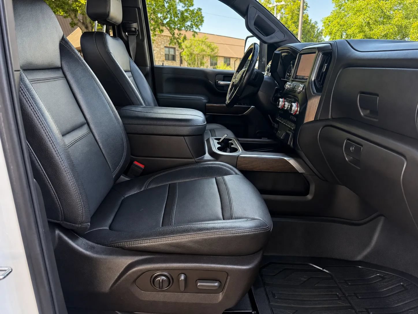 Used 2023 GMC Sierra 2500 Denali w/ Technology Package AWD/4WD image 14