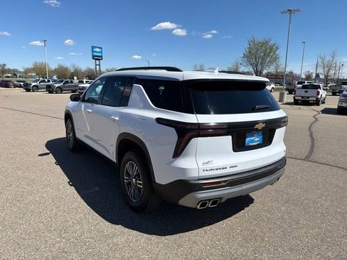 Used 2024 Chevrolet Traverse LT AWD/4WD image 12