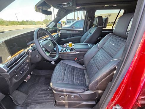 Used 2025 Cadillac Escalade Sport Platinum w/ LPO, ONYX Package AWD/4WD image 6