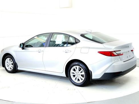 Used 2026 Toyota Camry LE AWD/4WD image 4