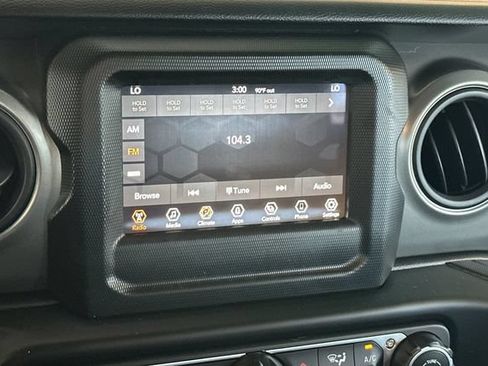 Used 2023 Jeep Wrangler Unlimited AWD/4WD image 21