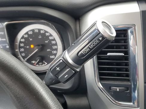 Used 2017 Nissan Titan SV AWD/4WD image 20