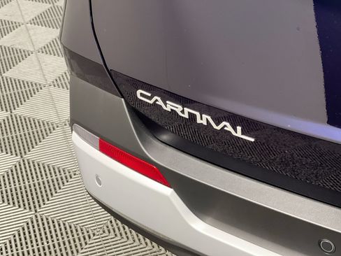 New 2026 Kia Carnival LX FWD image 5