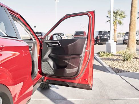 Used 2025 Mitsubishi Outlander SE image 11