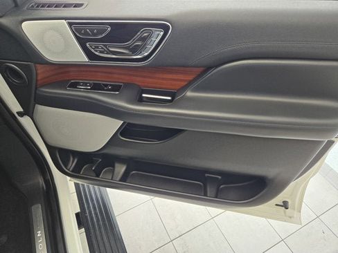 Used 2024 Lincoln Navigator L Reserve w/ Equipment Group 201A image 3