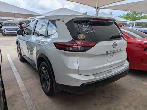 Used 2025 Nissan Rogue SV FWD image 6