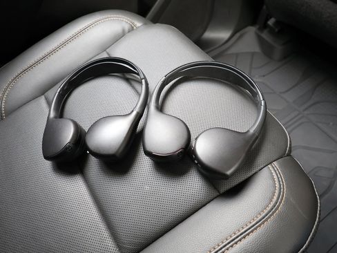 Used 2021 Chevrolet Traverse Premier w/ Redline Edition image 48