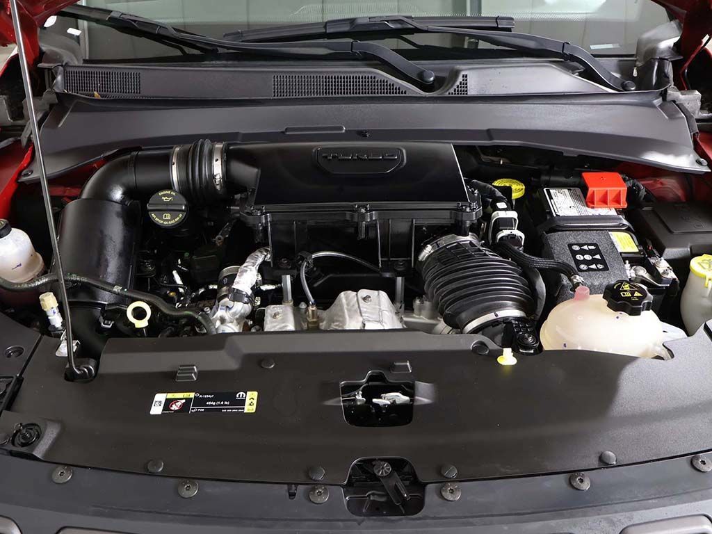 Used 2025 Jeep Compass Trailhawk AWD/4WD image 18
