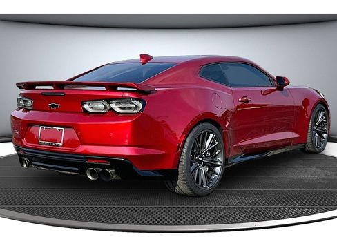 Used 2019 Chevrolet Camaro ZL1 RWD image 17