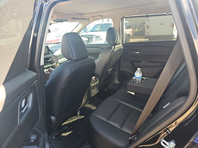 Used 2025 Nissan Rogue SV w/ SV Premium Package FWD image 3
