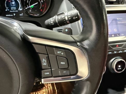 Used 2019 Jaguar E-PACE R-Dynamic SE image 38