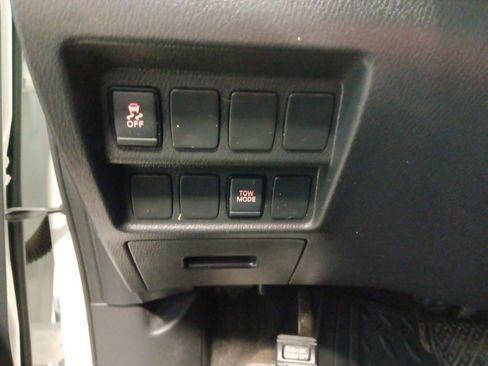 Used 2018 Nissan Pathfinder S AWD/4WD image 22