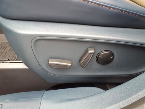 Used 2025 Ford Maverick Lariat w/ 4K Tow Package image 9