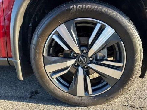 Used 2023 Nissan Rogue SL w/ SL Premium Package image 25