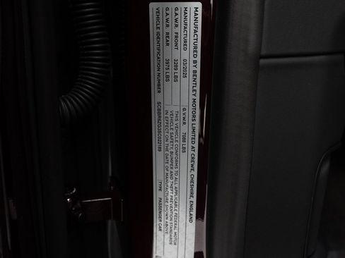 Used 2025 Bentley Flying Spur Plug-In Hybrid image 52