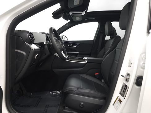Used 2025 Mercedes-Benz GLC 350e 4MATIC image 8