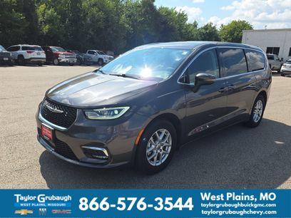 Used 2023 Chrysler Pacifica Touring-L